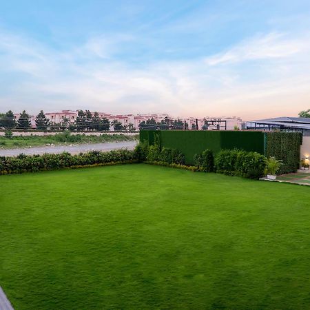 Clarion Hotel Деградун Екстер'єр фото