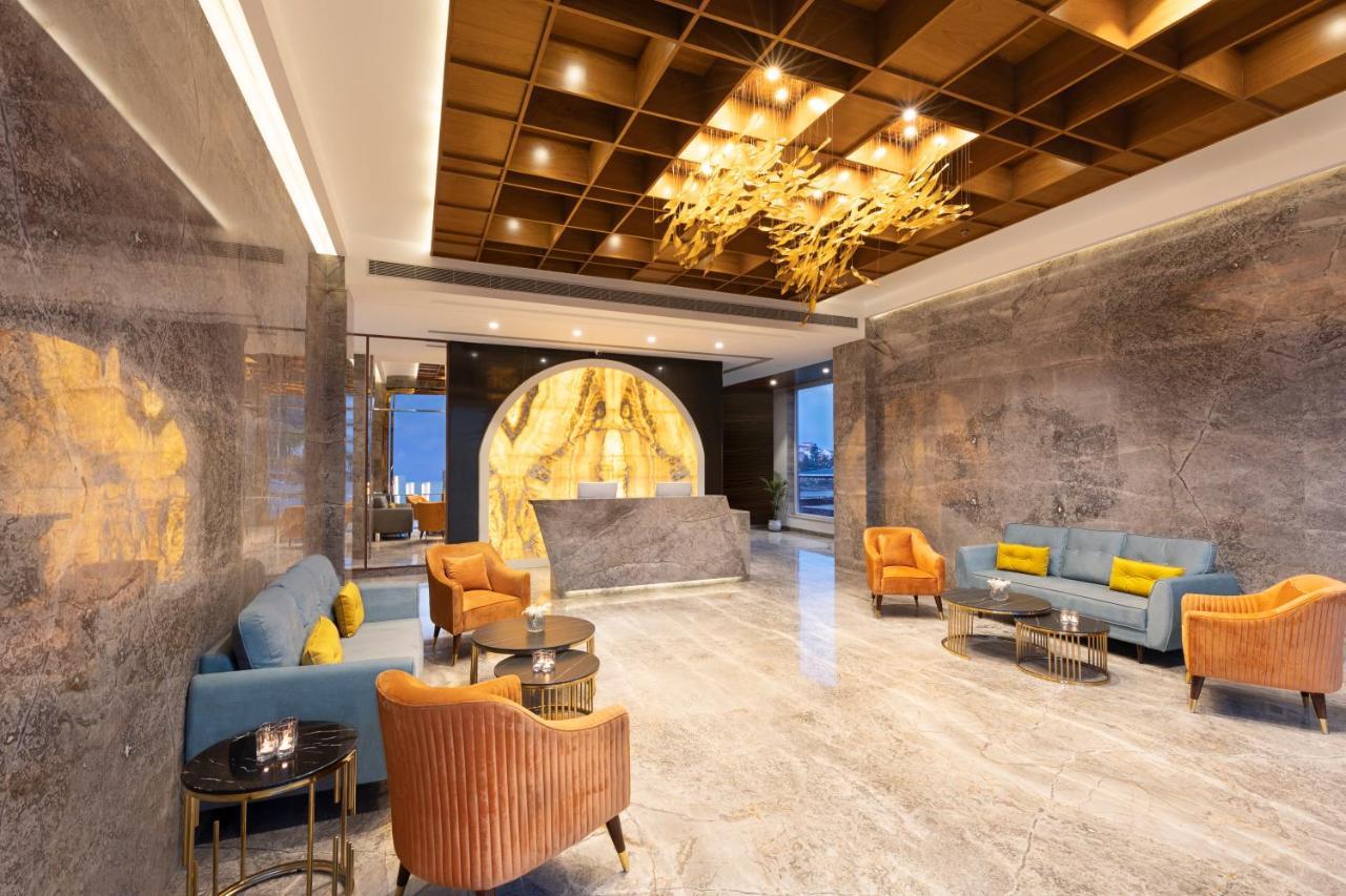 Clarion Hotel Деградун Екстер'єр фото