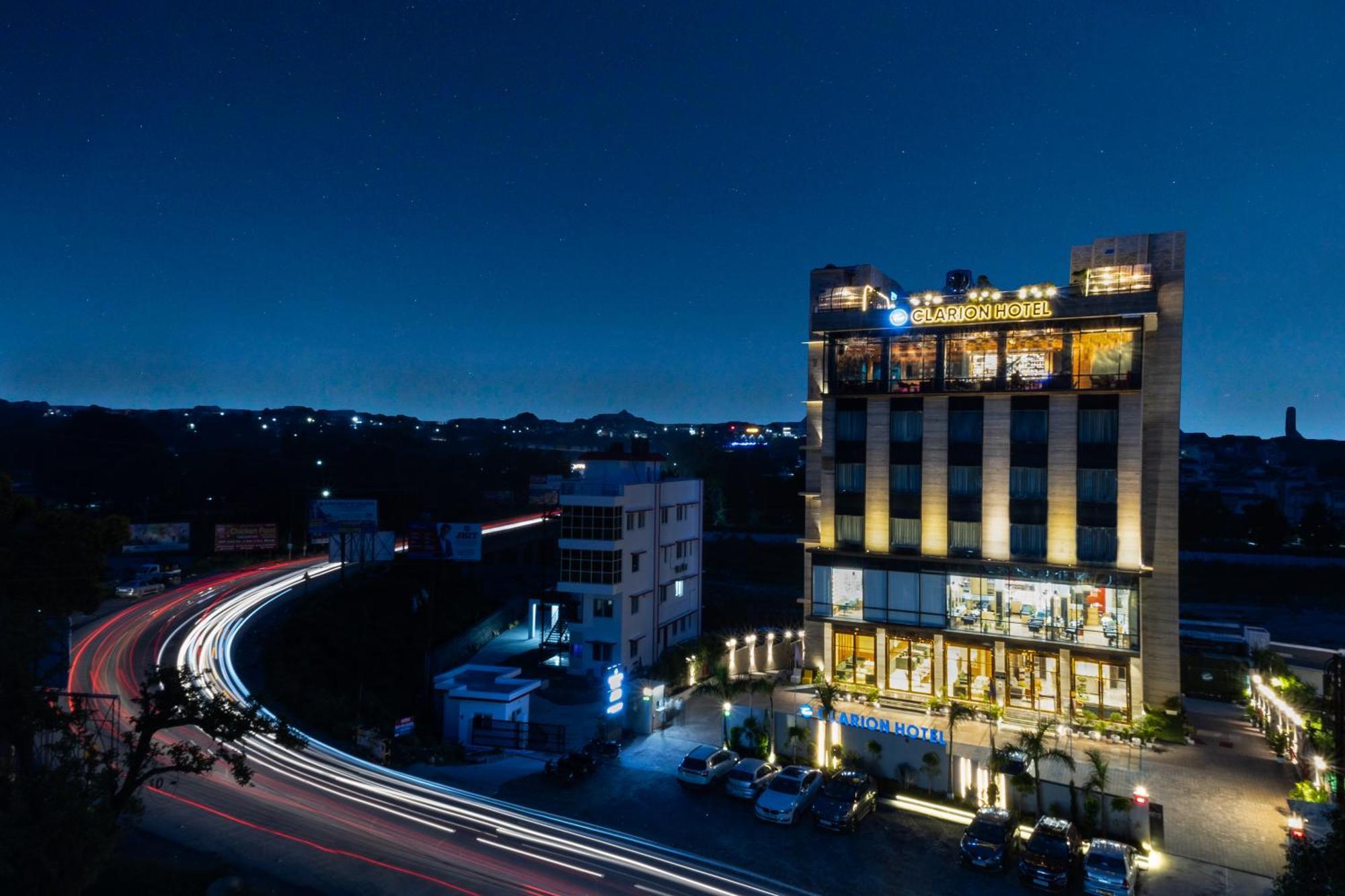 Clarion Hotel Деградун Екстер'єр фото